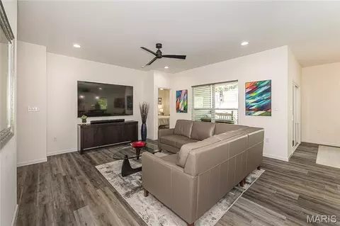 Living - 922 Boulder Crest Ct, Eureka, MO 63025 photo 2 of 2