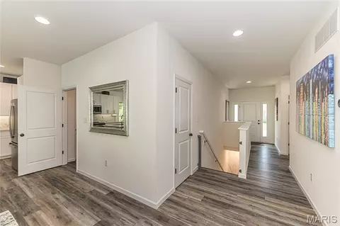 Entry Way - 922 Boulder Crest Ct, Eureka, MO 63025 photo 2 of 2