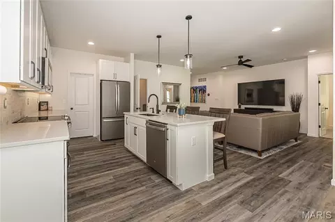 Kitchen - 922 Boulder Crest Ct, Eureka, MO 63025 photo 3 of 4