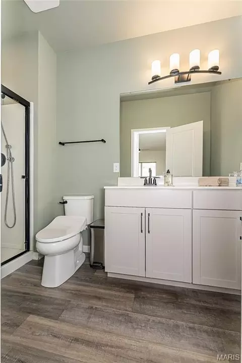 Bath - 922 Boulder Crest Ct, Eureka, MO 63025 photo 2 of 4