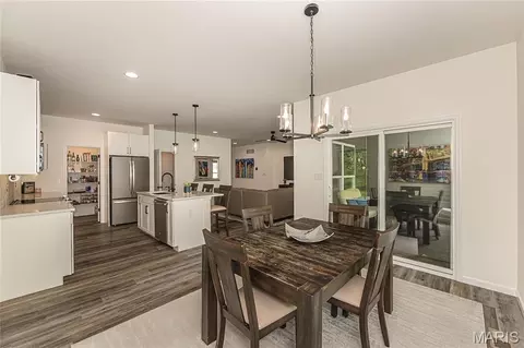 Dining - 922 Boulder Crest Ct, Eureka, MO 63025 photo 3 of 3