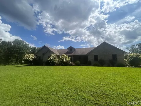 2202 Lindberg Rd, Cuba, MO 65453