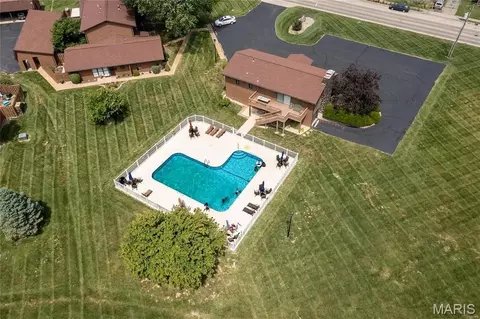 Exterior - 903 Hampton Ct, Belleville, IL 62223 photo 1 of 6