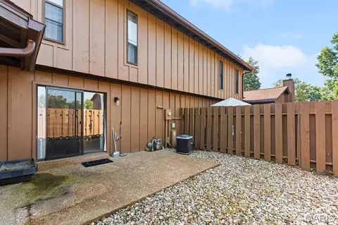 Exterior - 903 Hampton Ct, Belleville, IL 62223 photo 2 of 6