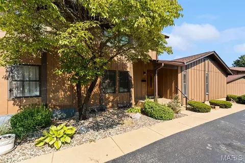 Exterior - 903 Hampton Ct, Belleville, IL 62223 photo 3 of 6