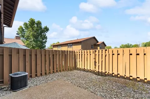 Exterior - 903 Hampton Ct, Belleville, IL 62223 photo 6 of 6