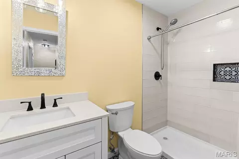 Bath - 903 Hampton Ct, Belleville, IL 62223 photo 2 of 2