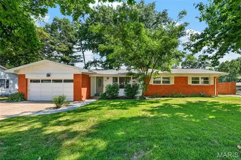 120 S Duchesne Dr, Saint Charles, MO 63301