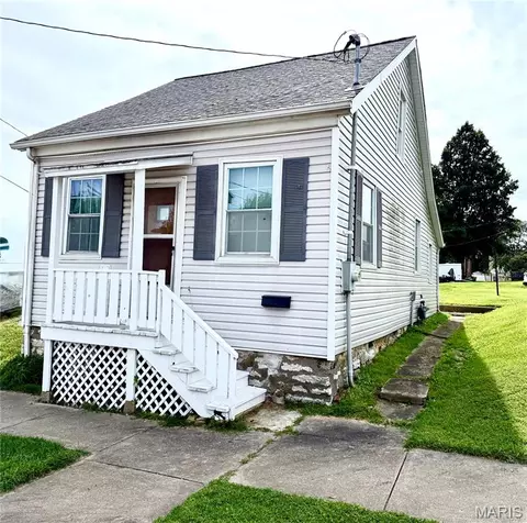319 S Main St, Waterloo, IL 62298 photo 2
