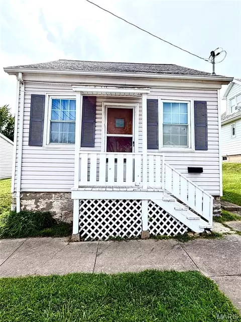 319 S Main St, Waterloo, IL 62298 photo 3