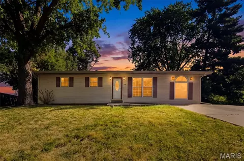 320 View Point Ln, Lake Saint Louis, MO 63367