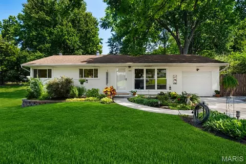 816 Barby Ln, Saint Louis, MO 63122