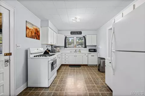 Kitchen - 160 Miller St, Sullivan, MO 63080 photo 5 of 5