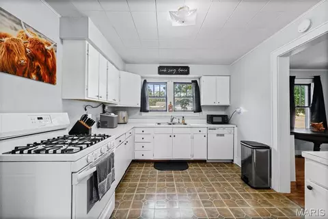 Kitchen - 160 Miller St, Sullivan, MO 63080 photo 3 of 5