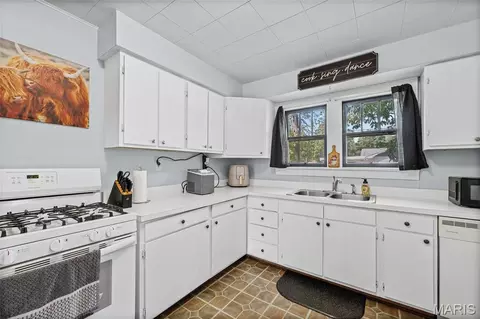 Kitchen - 160 Miller St, Sullivan, MO 63080 photo 2 of 5