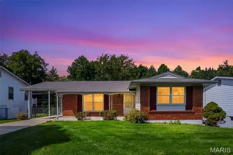 2251 Murray Forest Dr, Maryland Heights, MO 63043