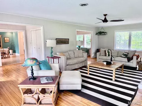 Living - 908 W Bain St, Dexter, MO 63841 photo 2 of 5