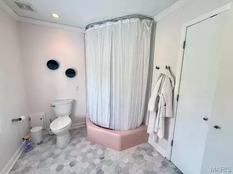 Bath - 908 W Bain St, Dexter, MO 63841 photo 2 of 5