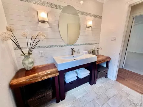 Bath - 908 W Bain St, Dexter, MO 63841 photo 3 of 5
