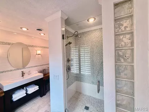 Bath - 908 W Bain St, Dexter, MO 63841 photo 4 of 5
