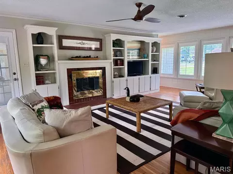 Living - 908 W Bain St, Dexter, MO 63841 photo 1 of 5