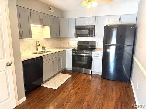 Kitchen - 9209 Bent Pine Ct #F, Sappington, MO 63126 photo 2 of 6