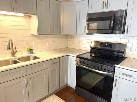 Kitchen - 9209 Bent Pine Ct #F, Sappington, MO 63126 photo 5 of 6