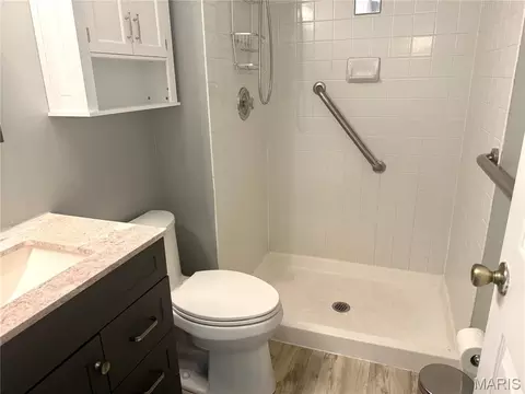 Bath - 9209 Bent Pine Ct #F, Sappington, MO 63126 photo 3 of 7