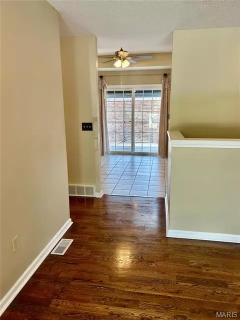 Entry Way - 1425 Jennifer Dr, Jackson, MO 63755 photo 2 of 2