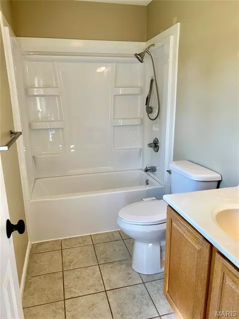 Bath - 1425 Jennifer Dr, Jackson, MO 63755 photo 1 of 3