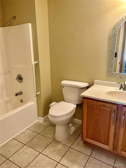 Bath - 1425 Jennifer Dr, Jackson, MO 63755 photo 2 of 3