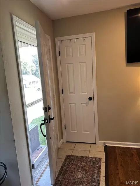 Entry Way - 1425 Jennifer Dr, Jackson, MO 63755 photo 3 of 5