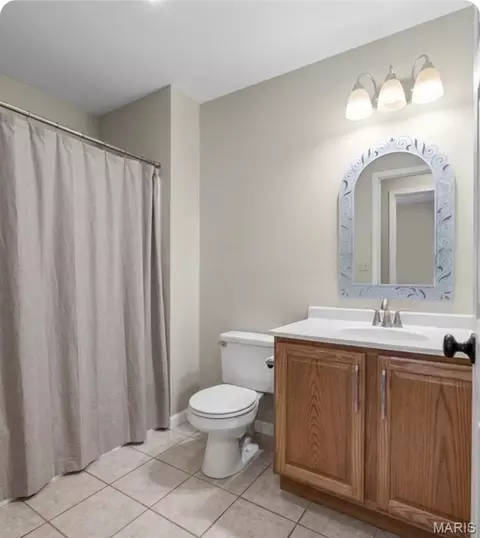 Bath - 1425 Jennifer Dr, Jackson, MO 63755 photo 2 of 3