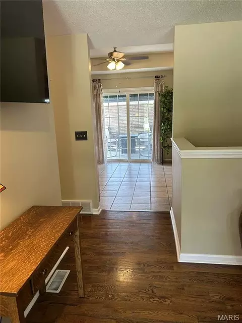 Entry Way - 1425 Jennifer Dr, Jackson, MO 63755 photo 4 of 5