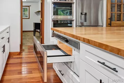 Kitchen - 2 Patrick Ln, Defiance, MO 63341 photo 7 of 8
