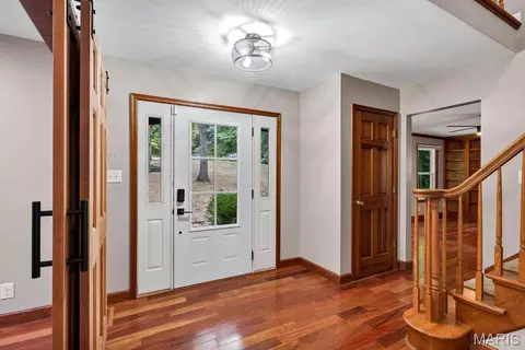 Entry Way - 2 Patrick Ln, Defiance, MO 63341 photo 2 of 5