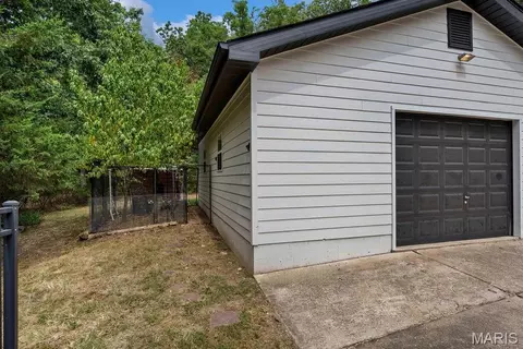 Exterior - 2 Patrick Ln, Defiance, MO 63341 photo 3 of 16