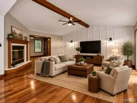 Living - 2 Patrick Ln, Defiance, MO 63341 photo 2 of 6