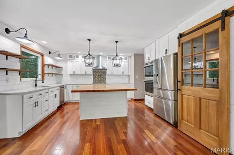 Kitchen - 2 Patrick Ln, Defiance, MO 63341 photo 2 of 8