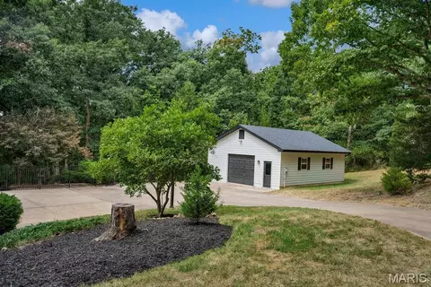 Exterior - 2 Patrick Ln, Defiance, MO 63341 photo 2 of 16
