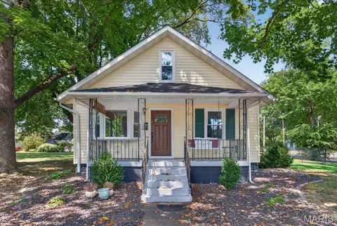 411 Livingston St, Carlyle, IL 62231