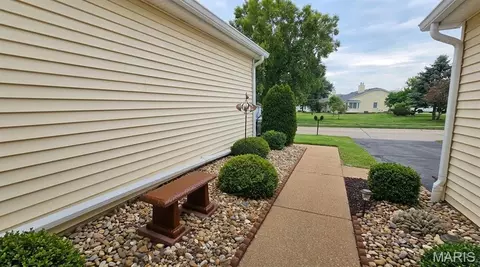 3961 Grand National Dr, Florissant, MO 63034