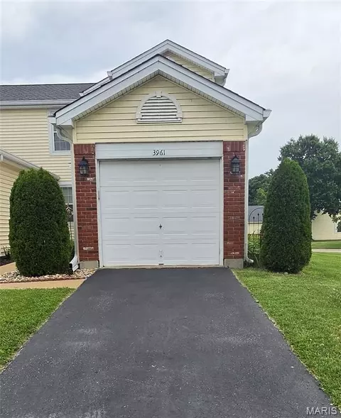3961 Grand National Dr, Florissant, MO 63034