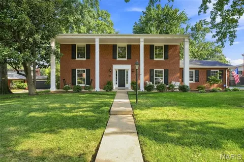 363 Medina Dr, Warson Woods, MO 63122