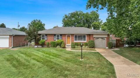 10711 Gail Ct, Saint Louis, MO 63123