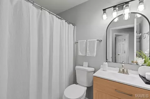 Bath - 1450 Whispering Creek Dr, Ballwin, MO 63021 photo 3 of 4