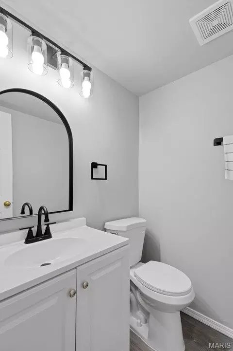 Bath - 1450 Whispering Creek Dr, Ballwin, MO 63021 photo 2 of 4