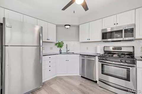 Kitchen - 1450 Whispering Creek Dr, Ballwin, MO 63021 photo 2 of 3