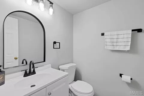 Bath - 1450 Whispering Creek Dr, Ballwin, MO 63021 photo 1 of 4
