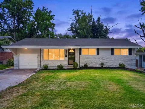 2246 Berwyn Dr, Saint Louis, MO 63136